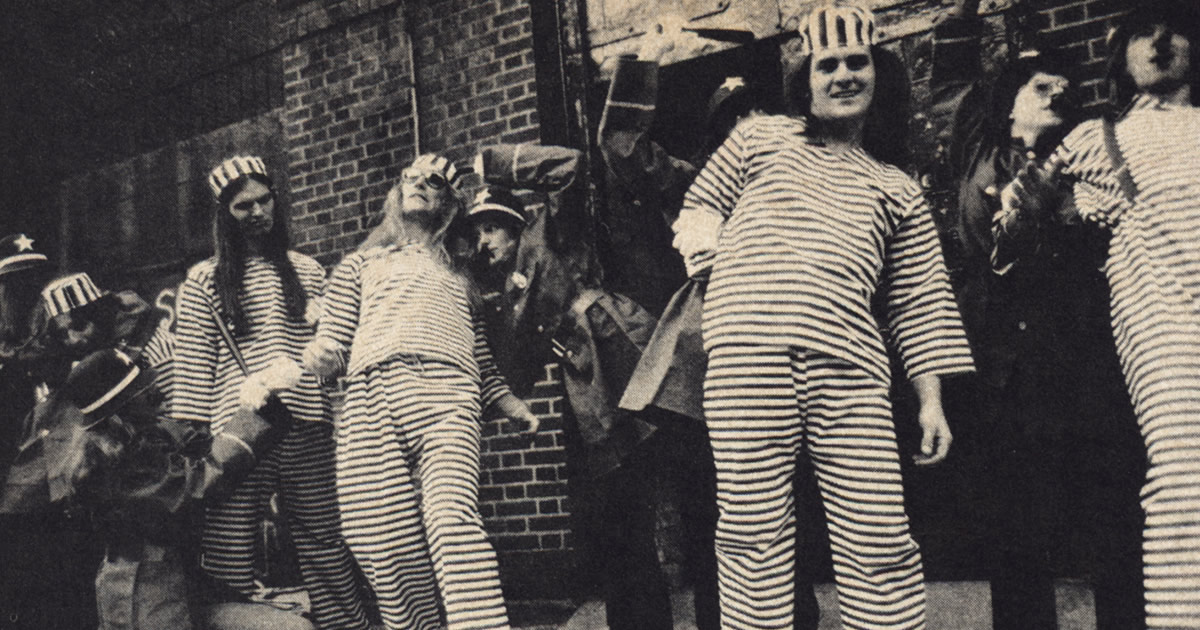 circus-raves-1974-04-000